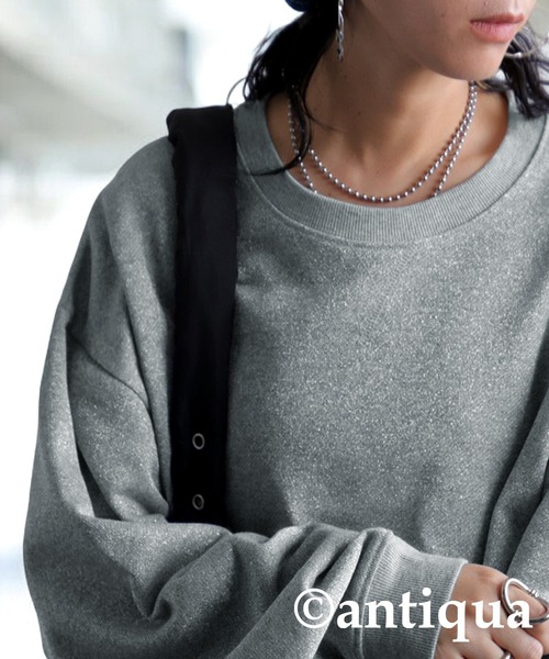 antiqua(アンティカ)の「ラメ裏毛トップス(スウェット・レディース・グレー/ホワイト・ONESIZE)」の1枚目の写真