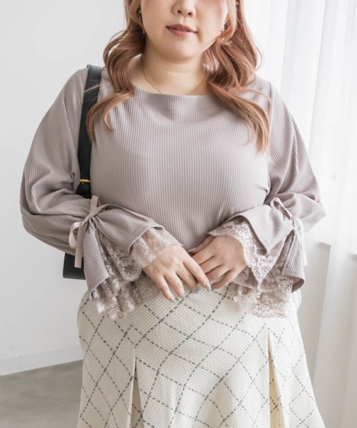 CLETTE(クレット)の「袖レースデザインリブプルオーバー(Tシャツ/カットソー・レディース・オフホワイト/ブラック/グレイッシュベージュ・LL/3L/4L)」の3枚目の写真