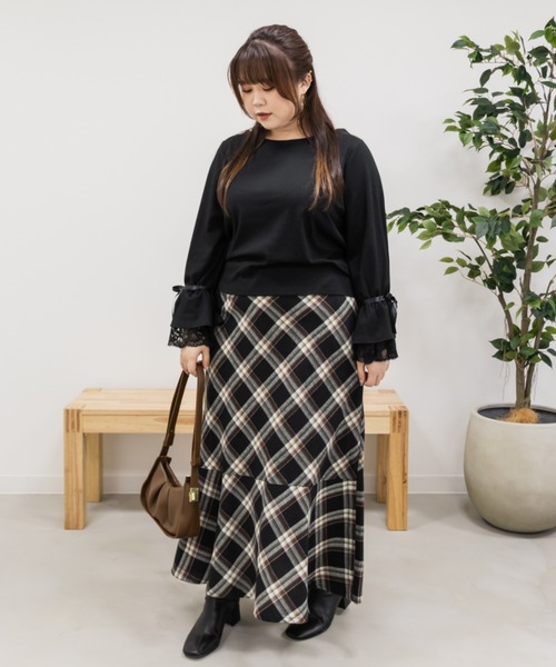 CLETTE(クレット)の「袖レースデザインリブプルオーバー(Tシャツ/カットソー・レディース・オフホワイト/ブラック/グレイッシュベージュ・LL/3L/4L)」の13枚目の写真