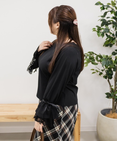 CLETTE(クレット)の「袖レースデザインリブプルオーバー(Tシャツ/カットソー・レディース・オフホワイト/ブラック/グレイッシュベージュ・LL/3L/4L)」の14枚目の写真