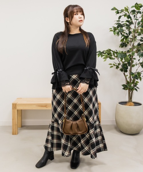CLETTE(クレット)の「袖レースデザインリブプルオーバー(Tシャツ/カットソー・レディース・オフホワイト/ブラック/グレイッシュベージュ・LL/3L/4L)」の12枚目の写真