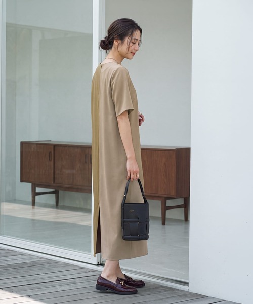 STYLE DELI（スタイルデリ）の「ハーフ微配色キーネックワンピース（ワンピース・レディース・グレー系その他/ベージュ系その他・SMALL/MEDIUM）」の3枚目の写真