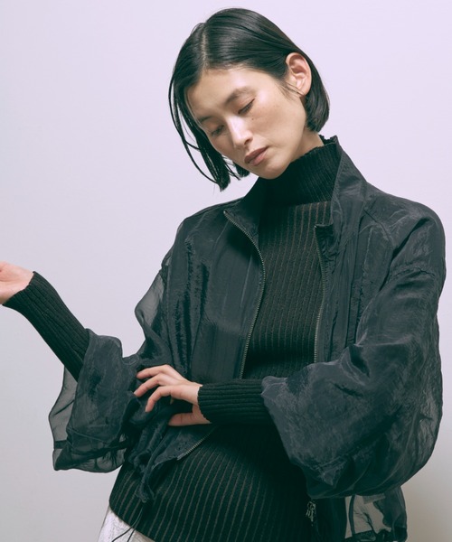 EN NEUME(エンノイム)の「Plated Rib Knit(ニット/セーター・レディース・アイボリー/ブラック/グレイッシュベージュ・FREE)」の2枚目の写真
