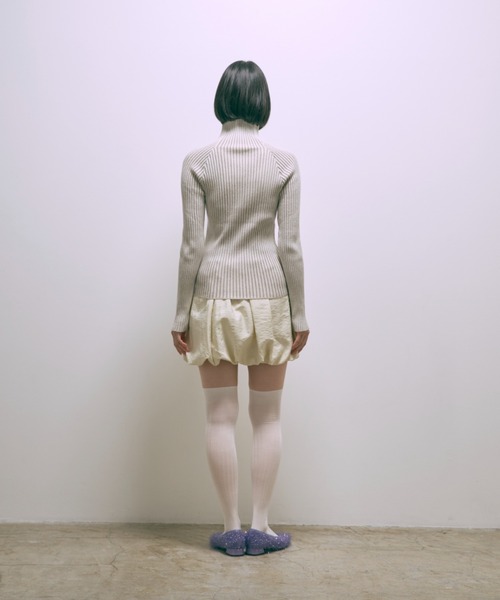 EN NEUME(エンノイム)の「Plated Rib Knit(ニット/セーター・レディース・アイボリー/ブラック/グレイッシュベージュ・FREE)」の5枚目の写真