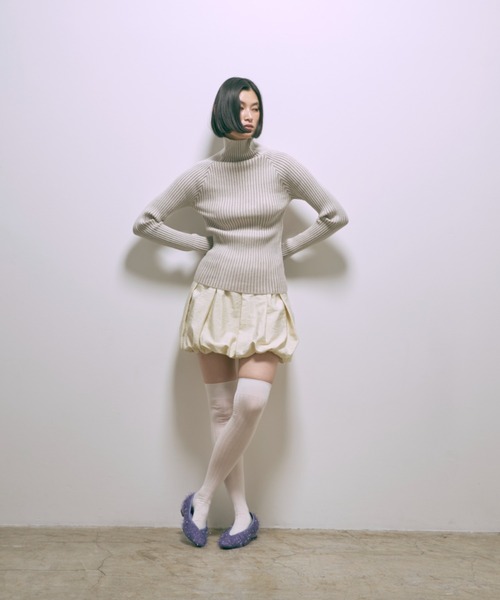 EN NEUME(エンノイム)の「Plated Rib Knit(ニット/セーター・レディース・アイボリー/ブラック/グレイッシュベージュ・FREE)」の6枚目の写真