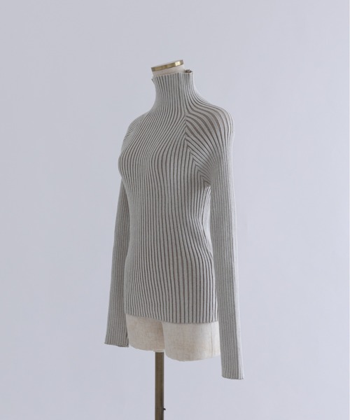 EN NEUME(エンノイム)の「Plated Rib Knit(ニット/セーター・レディース・アイボリー/ブラック/グレイッシュベージュ・FREE)」の14枚目の写真