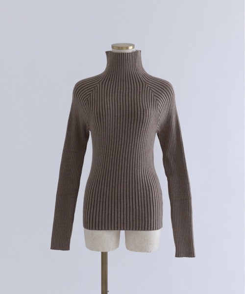 EN NEUME(エンノイム)の「Plated Rib Knit(ニット/セーター・レディース・アイボリー/ブラック/グレイッシュベージュ・FREE)」の21枚目の写真