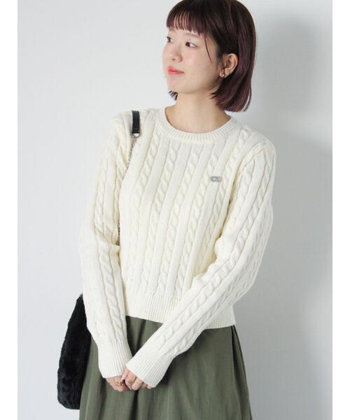 ehka sopo（エヘカソポ）の「プレート付ケーブルニット（ニット/セーター・レディース・キナリ/ピンク/グレー・F）」の8枚目の写真