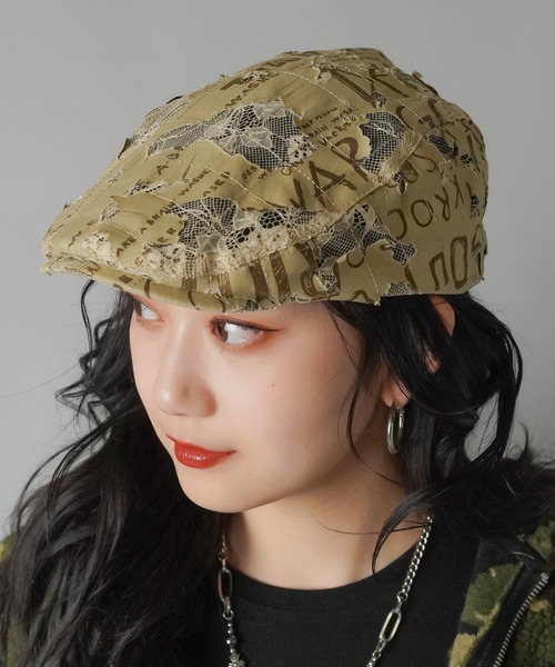 SPINNS（スピンズ）の「ダメージプリント コットンハンチング（ハンチング/ベレー帽・レディース・ベージュ/ブラック・ONESIZE）」の4枚目の写真