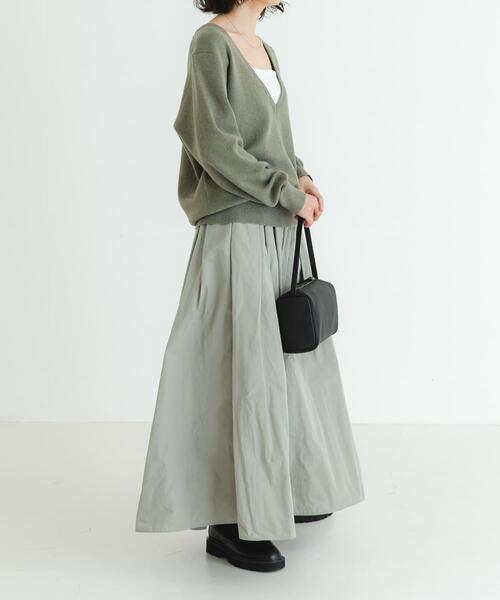 URBAN RESEARCH（アーバンリサーチ）の「メモリータフタボリュームスカート（スカート・レディース・グリーン系その他/ブラック/チャコールグレー・36/38）」の5枚目の写真