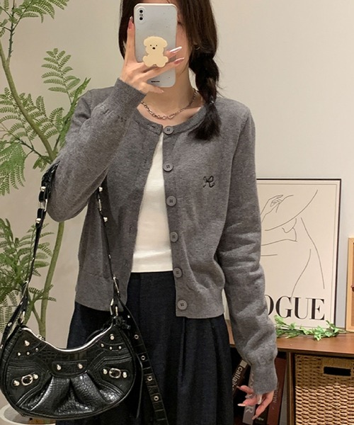 2ly2(トゥーリートゥー)の「シンプルエレガンス♪リボン刺繍入りボタンカーディガン(カーディガン/ボレロ・レディース・グレー/ブラック/ボルドー・FREE)」の12枚目の写真