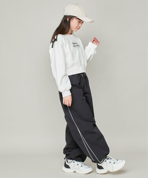 JENNI love（ジェニィラブ）の「【コットン100％】ラインリボン短丈トレーナー（スウェット・キッズ・ブラック/サックスブルー/オフホワイト・130cm/140cm/150cm/160cm）」の13枚目の写真