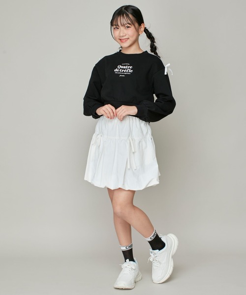 JENNI love（ジェニィラブ）の「【コットン100％】ラインリボン短丈トレーナー（スウェット・キッズ・ブラック/サックスブルー/オフホワイト・130cm/140cm/150cm/160cm）」の15枚目の写真