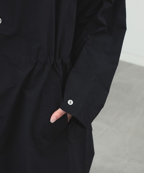 THE NORTH FACE（ザノースフェイス）の「THE NORTH FACE / ロールパック ジャーニーズ コート / ザ・ノースフェイス / 撥水 / 紫外線カット（その他アウター・レディース・ブラック/オフホワイト・MEDIUM）」の7枚目の写真