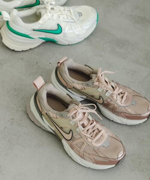 NIKE（ナイキ）の「NIKE　V2Kラン（スニーカー・レディース・ホワイト/ホワイト系その他/ベージュ系その他・23/24/25/24.5/23.5）」の8枚目の写真