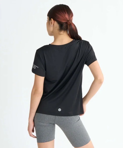 ROXY（ロキシー）の「UPLIFTING LIFE/ロキシー水陸両用ワンポイント半袖ロゴTシャツ（Tシャツ/カットソー・レディース・オレンジ/グレー/ブラック/ホワイト・LARGE/SMALL/MEDIUM）」の10枚目の写真