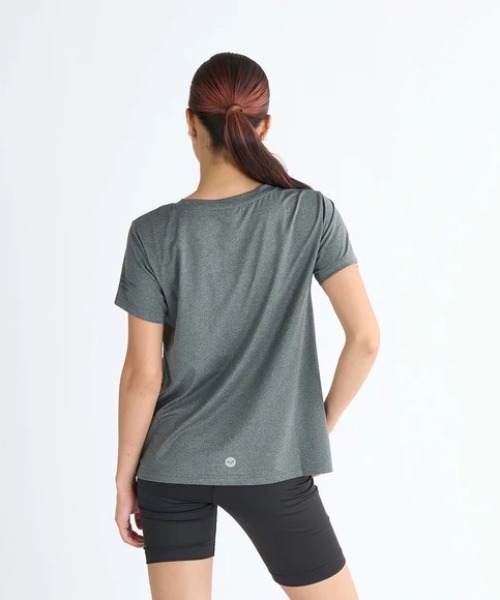 ROXY（ロキシー）の「UPLIFTING LIFE/ロキシー水陸両用ワンポイント半袖ロゴTシャツ（Tシャツ/カットソー・レディース・オレンジ/グレー/ブラック/ホワイト・LARGE/SMALL/MEDIUM）」の16枚目の写真