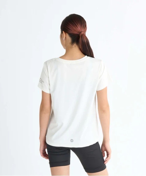 ROXY（ロキシー）の「UPLIFTING LIFE/ロキシー水陸両用ワンポイント半袖ロゴTシャツ（Tシャツ/カットソー・レディース・オレンジ/グレー/ブラック/ホワイト・LARGE/SMALL/MEDIUM）」の6枚目の写真