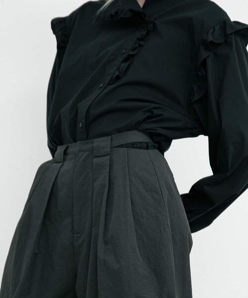 LAATO(ラート)の「slit tack pants(その他パンツ・レディース・キャメル/ダークグレー・FREE/TALL)」の2枚目の写真