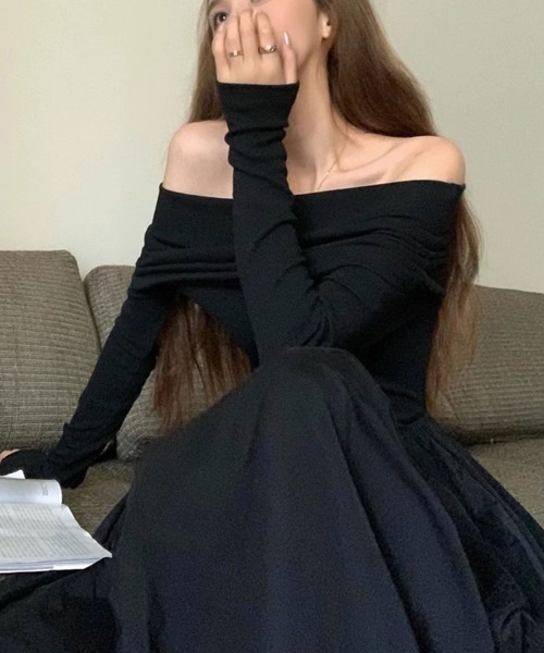 SallyLunn（サリーラン）の「【大人の魅力を引き立てる】オフショルロングスリーブワンピース（ワンピース・レディース・ブラック/ホワイト・MEDIUM/LARGE）」の4枚目の写真