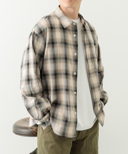 ITEMS URBANRESEARCH(アイテムズ アーバンリサーチ)の「オンブレチェック ロングスリーブシャツ(シャツ/ブラウス・メンズ・ベージュ/ブラック/ブラウン・LARGE/MEDIUM)」の3枚目の写真