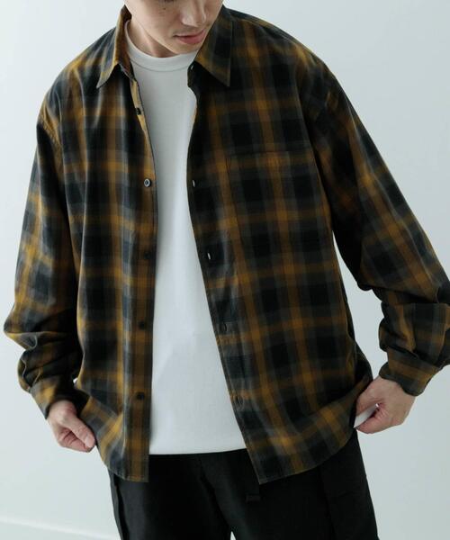 ITEMS URBANRESEARCH(アイテムズ アーバンリサーチ)の「オンブレチェック ロングスリーブシャツ(シャツ/ブラウス・メンズ・ベージュ/ブラック/ブラウン・LARGE/MEDIUM)」の1枚目の写真