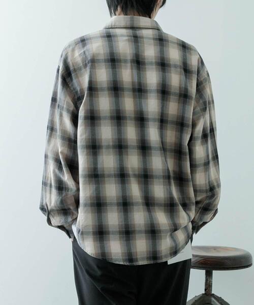 ITEMS URBANRESEARCH(アイテムズ アーバンリサーチ)の「オンブレチェック ロングスリーブシャツ(シャツ/ブラウス・メンズ・ベージュ/ブラック/ブラウン・LARGE/MEDIUM)」の13枚目の写真