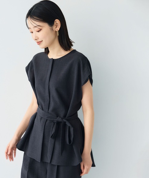 CROSS FUNCTION（クロスファンクション）の「《シワになりにくい》サマナチュラ リネンライクベルト付きフレンチスリーブブラウス【CF/クロスファンクション】（シャツ/ブラウス・レディース・ライトベージュ/チャコールグレー・M/L/LL）」の16枚目の写真