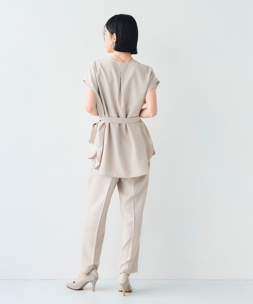 CROSS FUNCTION（クロスファンクション）の「《シワになりにくい》サマナチュラ リネンライクベルト付きフレンチスリーブブラウス【CF/クロスファンクション】（シャツ/ブラウス・レディース・ライトベージュ/チャコールグレー・M/L/LL）」の9枚目の写真