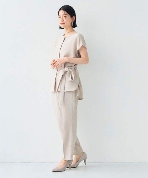 CROSS FUNCTION（クロスファンクション）の「《シワになりにくい》サマナチュラ リネンライクベルト付きフレンチスリーブブラウス【CF/クロスファンクション】（シャツ/ブラウス・レディース・ライトベージュ/チャコールグレー・M/L/LL）」の4枚目の写真