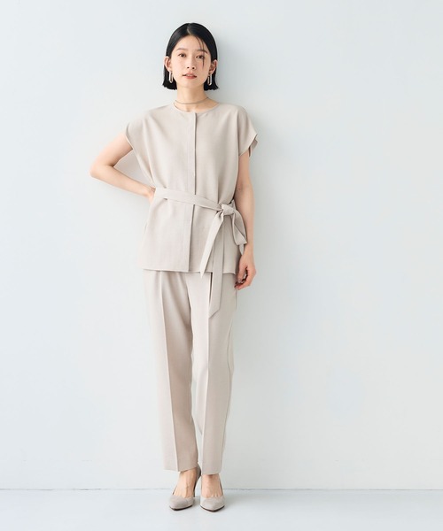 CROSS FUNCTION（クロスファンクション）の「《シワになりにくい》サマナチュラ リネンライクベルト付きフレンチスリーブブラウス【CF/クロスファンクション】（シャツ/ブラウス・レディース・ライトベージュ/チャコールグレー・M/L/LL）」の5枚目の写真