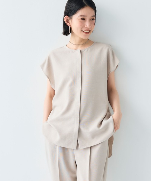 CROSS FUNCTION（クロスファンクション）の「《シワになりにくい》サマナチュラ リネンライクベルト付きフレンチスリーブブラウス【CF/クロスファンクション】（シャツ/ブラウス・レディース・ライトベージュ/チャコールグレー・M/L/LL）」の12枚目の写真