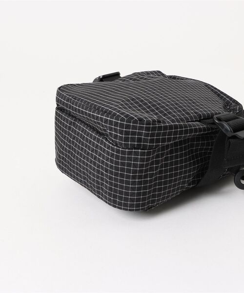 Gramicci（グラミチ）の「【63】【GRAMICCI(グラミチ) 】RIPSTOP MINI SHOULDER BAG（ショルダーバッグ・メンズ・ブラック・FREE）」の2枚目の写真