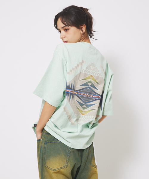 ABAHOUSE(アバハウス)の「【PENDLETON/ペンドルトン】 BACK PRINT Tシャツ / バックプリント半袖Tシャツ(Tシャツ/カットソー・メンズ・オフホワイト/グレー/ブラック/サーモンピンク/グリーン系その他・M/L)」の4枚目の写真