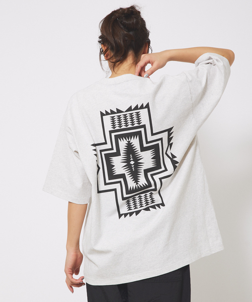 ABAHOUSE(アバハウス)の「【PENDLETON/ペンドルトン】 BACK PRINT Tシャツ / バックプリント半袖Tシャツ(Tシャツ/カットソー・メンズ・オフホワイト/グレー/ブラック/サーモンピンク/グリーン系その他・M/L)」の1枚目の写真
