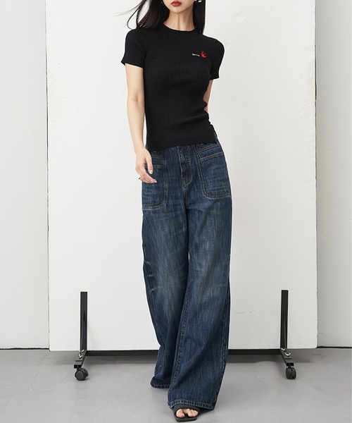 SUWDEE（スーディー）の「embroidery logo rib knit tops（Tシャツ/カットソー・レディース・ホワイト/ブラック・FREE）」の3枚目の写真