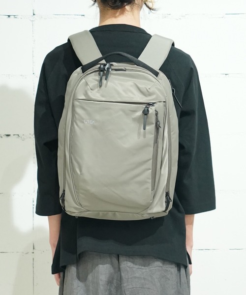 THE MILES(ザ マイルズ)の「DSBK バックパック 高密度ナイロンツイル ダントツ撥水加工 12L 14inch(バックパック/リュック・メンズ・ブラック/グレー・FREE)」の4枚目の写真