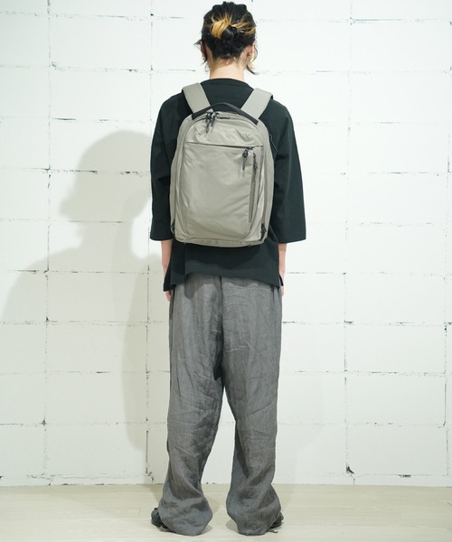 THE MILES(ザ マイルズ)の「DSBK バックパック 高密度ナイロンツイル ダントツ撥水加工 12L 14inch(バックパック/リュック・メンズ・ブラック/グレー・FREE)」の5枚目の写真
