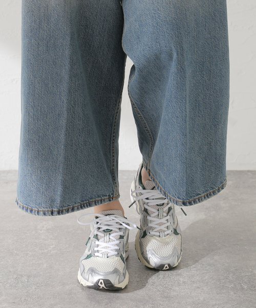 IENA(イエナ)の「MIZUNO/ミズノ Wave Rider 10 スニーカー(スニーカー・レディース・ホワイト/チャコールグレー・23cm/23.5cm/24cm/24.5cm/25cm)」の11枚目の写真