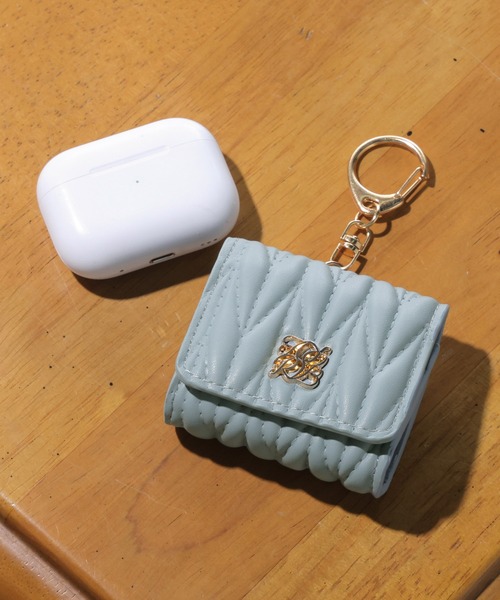 ALTROSE（アルトローズ）の「AirPodsケース  キルト ポーチ イヤホンケース バッグチャーム  AirPods ロージア（ヘッドフォン/イヤホン・レディース・ピンク/ブルー/ブラック/アイボリー/グレイッシュベージュ・FREE）」の4枚目の写真