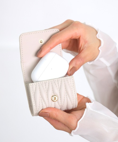 ALTROSE（アルトローズ）の「AirPodsケース  キルト ポーチ イヤホンケース バッグチャーム  AirPods ロージア（ヘッドフォン/イヤホン・レディース・ピンク/ブルー/ブラック/アイボリー/グレイッシュベージュ・FREE）」の14枚目の写真