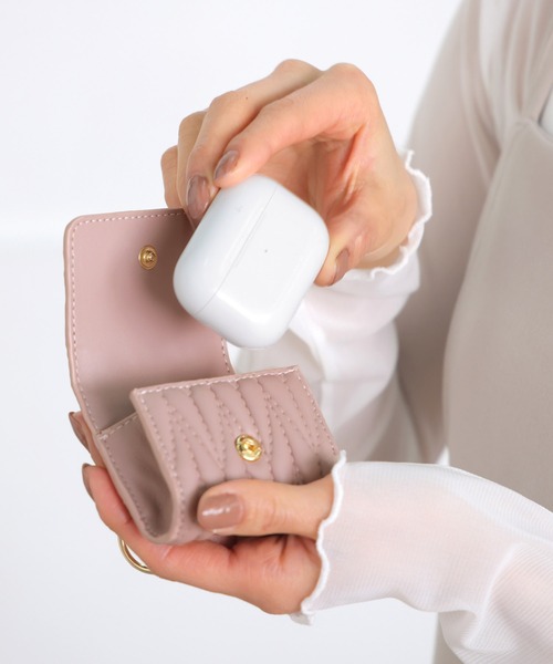 ALTROSE（アルトローズ）の「AirPodsケース  キルト ポーチ イヤホンケース バッグチャーム  AirPods ロージア（ヘッドフォン/イヤホン・レディース・ピンク/ブルー/ブラック/アイボリー/グレイッシュベージュ・FREE）」の10枚目の写真