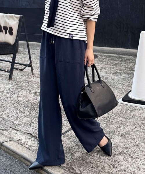 fredy emue(フレディエミュ)の「シルキーリネンイージーパンツ(その他パンツ・レディース・ベージュ/ネイビー/カーキ/ブラック・38/36)」の4枚目の写真