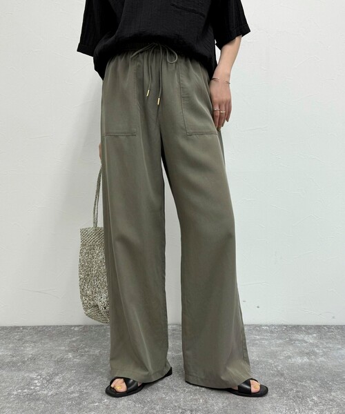 fredy emue(フレディエミュ)の「シルキーリネンイージーパンツ(その他パンツ・レディース・ベージュ/ネイビー/カーキ/ブラック・38/36)」の3枚目の写真