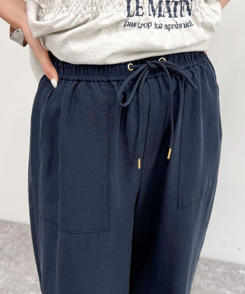 fredy emue(フレディエミュ)の「シルキーリネンイージーパンツ(その他パンツ・レディース・ベージュ/ネイビー/カーキ/ブラック・38/36)」の14枚目の写真