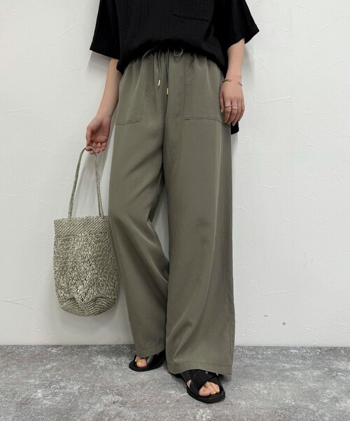 fredy emue(フレディエミュ)の「シルキーリネンイージーパンツ(その他パンツ・レディース・ベージュ/ネイビー/カーキ/ブラック・38/36)」の15枚目の写真