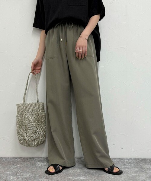 fredy emue(フレディエミュ)の「シルキーリネンイージーパンツ(その他パンツ・レディース・ベージュ/ネイビー/カーキ/ブラック・38/36)」の16枚目の写真
