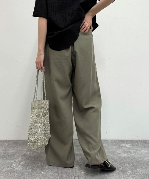 fredy emue(フレディエミュ)の「シルキーリネンイージーパンツ(その他パンツ・レディース・ベージュ/ネイビー/カーキ/ブラック・38/36)」の18枚目の写真