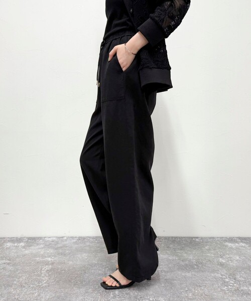 fredy emue(フレディエミュ)の「シルキーリネンイージーパンツ(その他パンツ・レディース・ベージュ/ネイビー/カーキ/ブラック・38/36)」の6枚目の写真