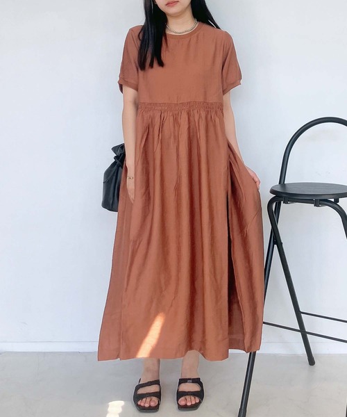 AS KNOW AS plus(アズノゥアズプラス)の「●ひんやり ウエストシャーリング リブデザイン半袖ワンピ―ス(ワンピース・レディース・モカ/ブルー系/チャコールグレー/ネイビー系/グリーン系1/ブラック系1/ブルー系1・FREE)」の4枚目の写真